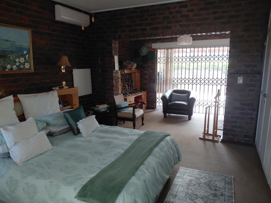 5 Bedroom Property for Sale in Vanes Estate Eastern Cape
